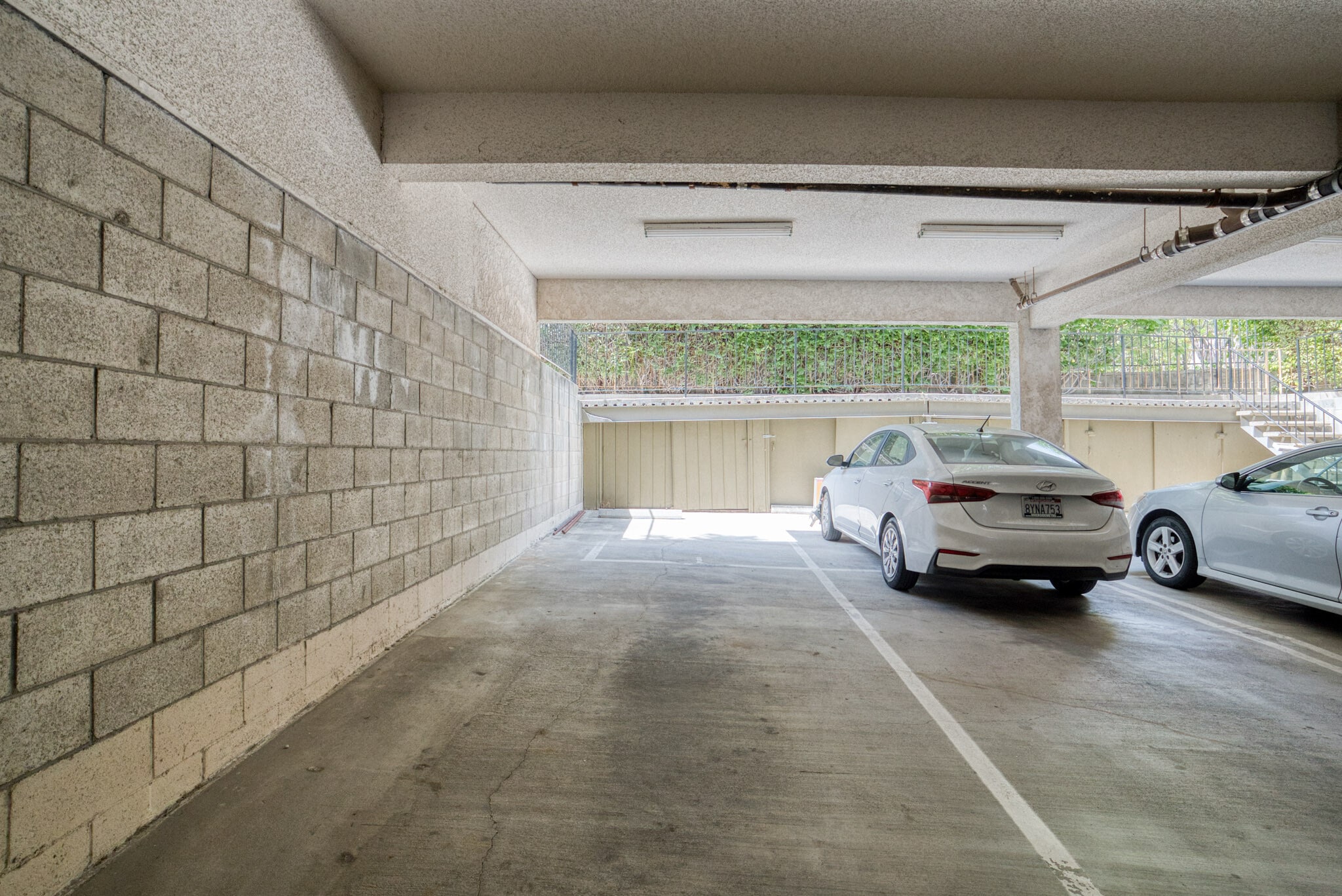 Building Photo - 839 S Holt Ave