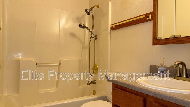 Building Photo - 107 S Brewer Dr