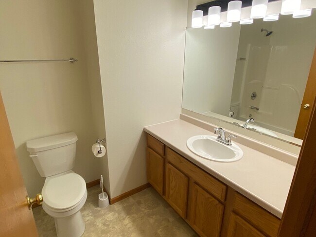 Building Photo - Updated 4-Bedroom, 3-Bath Home with Walk-Out Basement