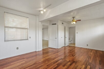 Building Photo - Beautiful Kern Place- 4 bedrooms, 3 baths and Refrigerated AC.