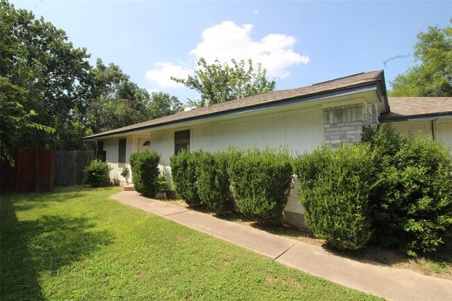Building Photo - 734 Latteridge Dr