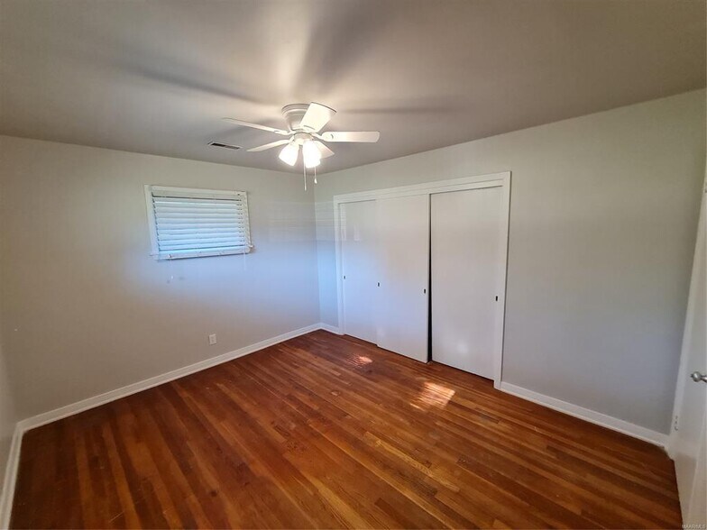 Building Photo - 2634 Fairmont Rd