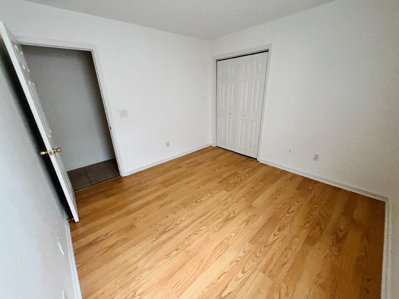 Building Photo - 226 Dobbs St