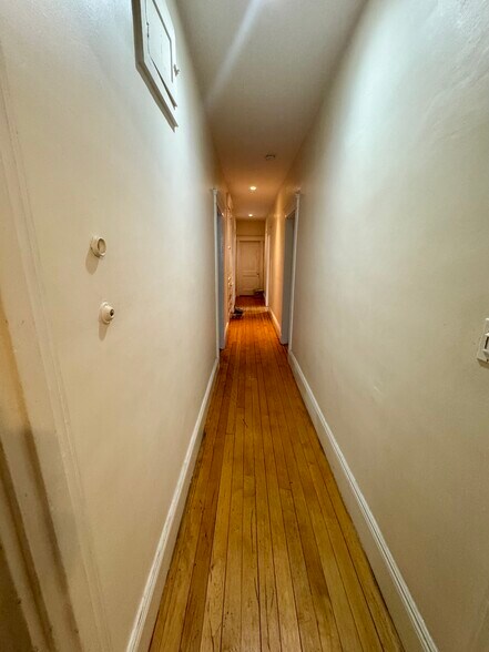 Building Photo - 106 Strathmore Rd