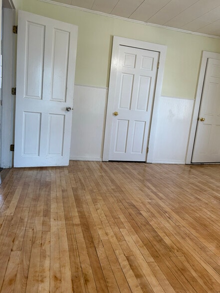 Building Photo - 28 1/2 Grove St