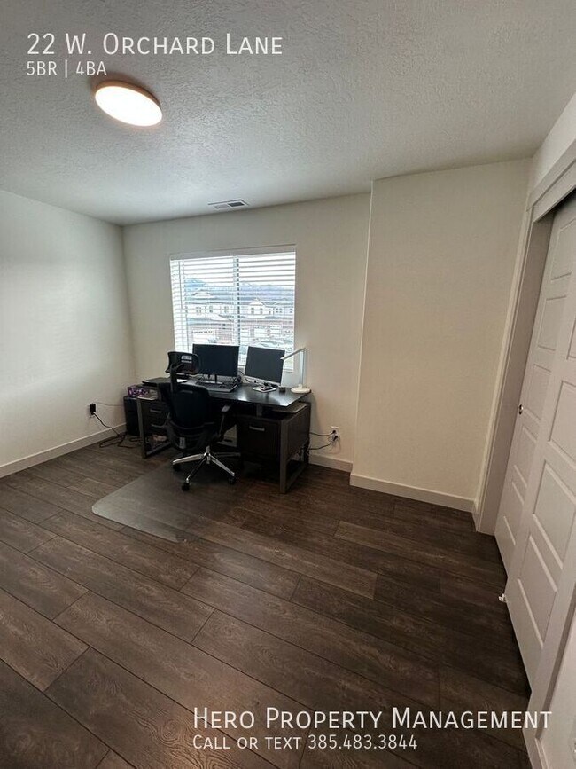 Building Photo - 22 W Orch Ln