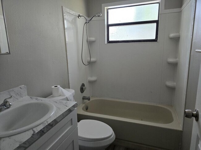 Building Photo - 3252 Sea Grape Dr