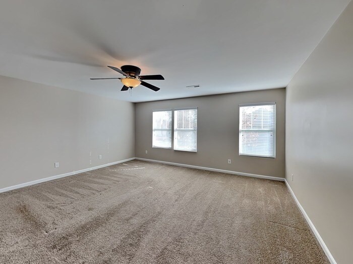 Building Photo - 142 W Cavendish Dr