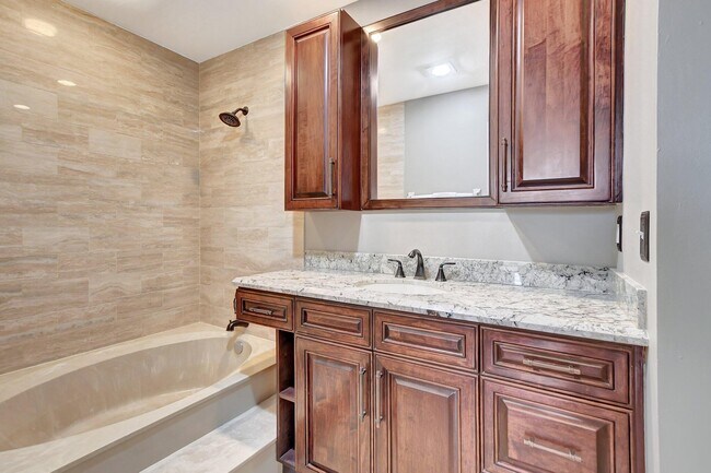 Building Photo - 7520 La Paz Blvd