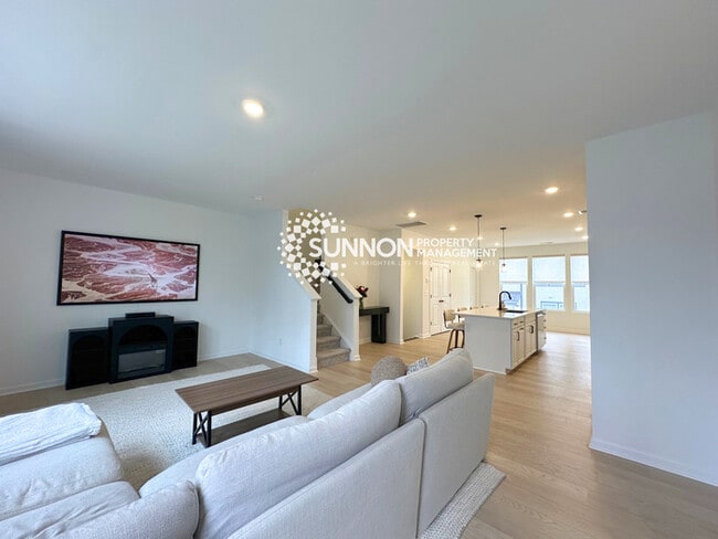 Building Photo - New 3 Bed Townhome in Mineral Springs