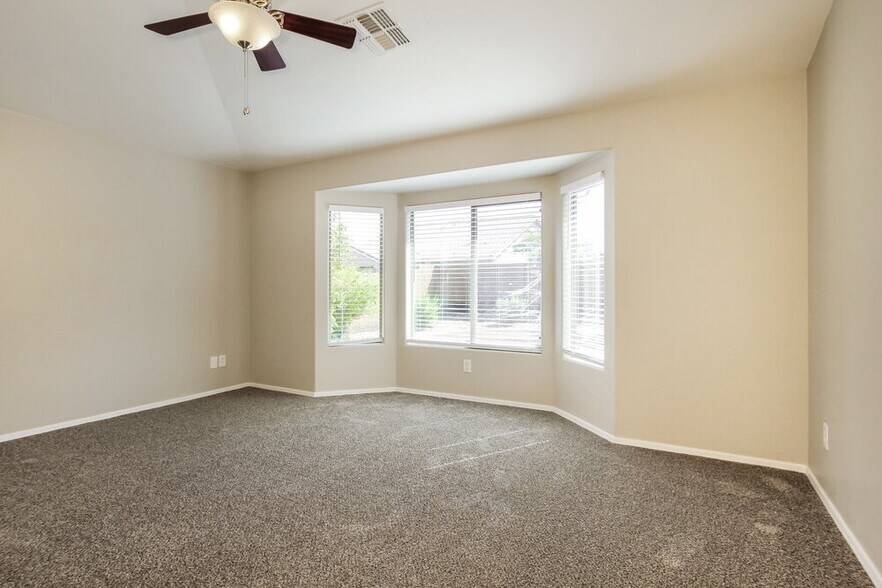 Building Photo - 5027 W Melody Ln