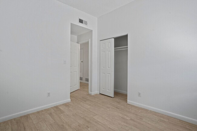 Building Photo - 408 Irondale Dr