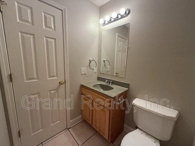 Building Photo - 6901 Ella St