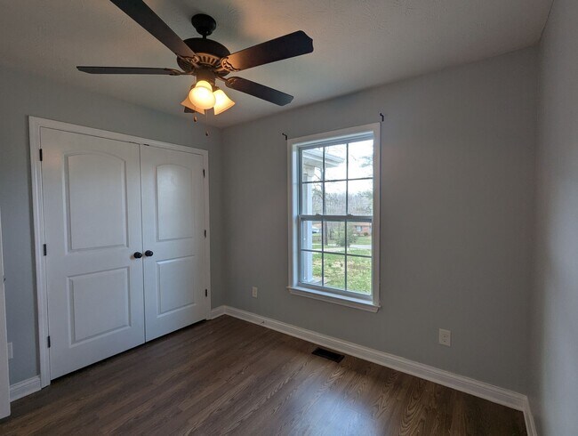 Building Photo - 3 Bedroom Home in Radcliff Near Ft. Knox!