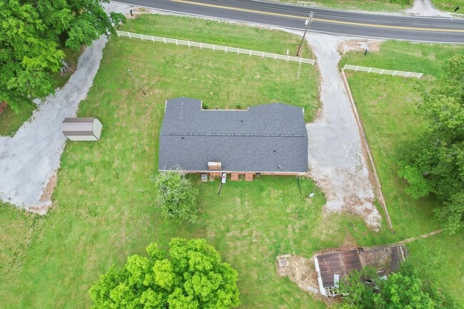 Building Photo - Charming Full Brick Home in Peaceful Count...