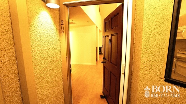 Building Photo - 939 Laurel St