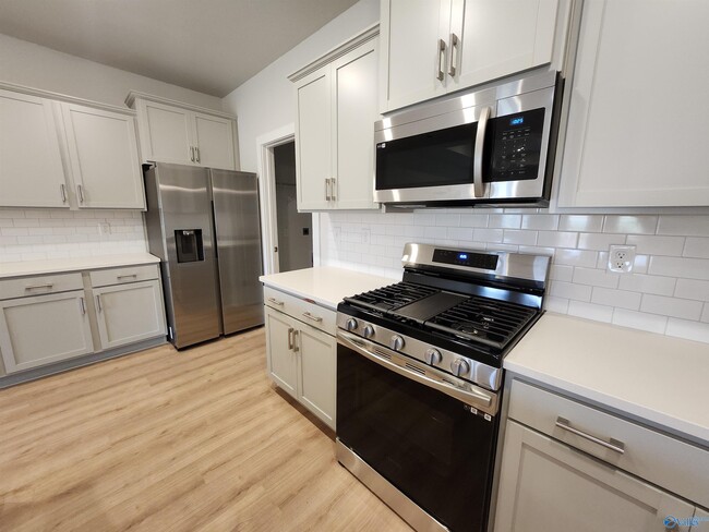 Building Photo - 120 Rugby Dr