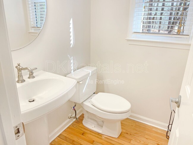 Building Photo - 860 Crab Orchard Dr