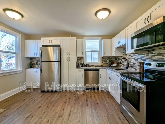 Building Photo - 3620 Pillsbury Ave