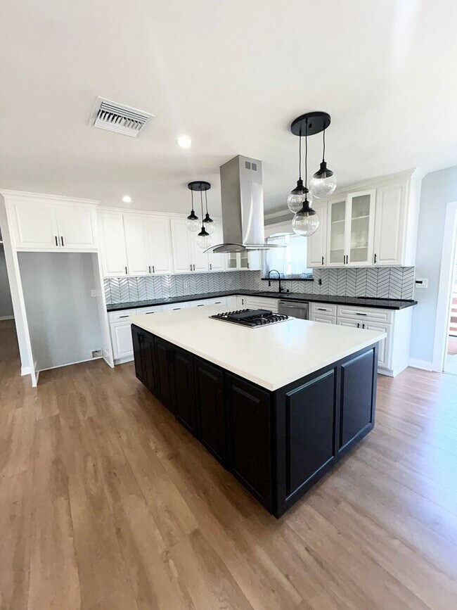 Building Photo - 10603 S Osage Ave