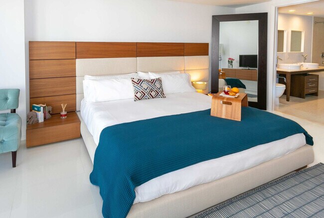 Building Photo - 485 Brickell Ave