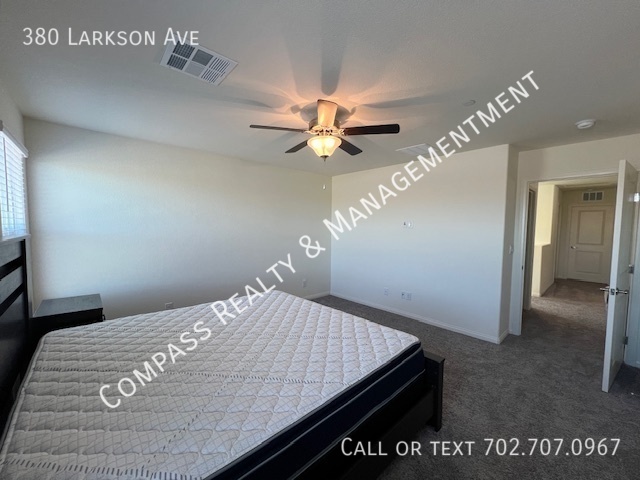 Building Photo - 380 E Larson Ln