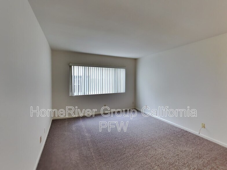 Building Photo - 3910 Coronado Cir