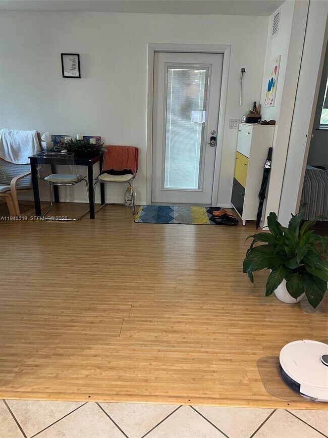 Building Photo - 225 SE 16th Ave