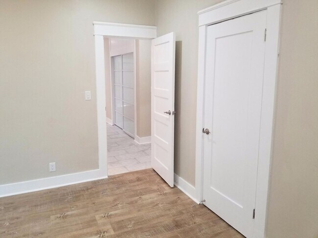 Building Photo - 3119 Fifth Ave