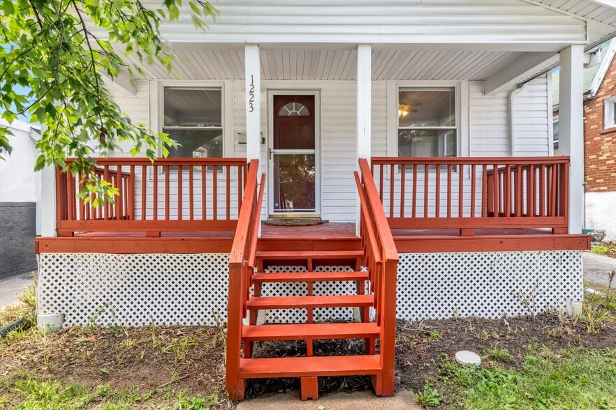 Building Photo - 1223 Gruner pl