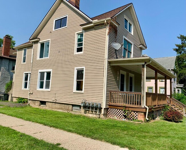 Building Photo - 420 Emmet St