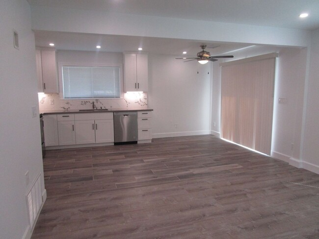 Building Photo - COMPLETELY REMODELED HOME!!