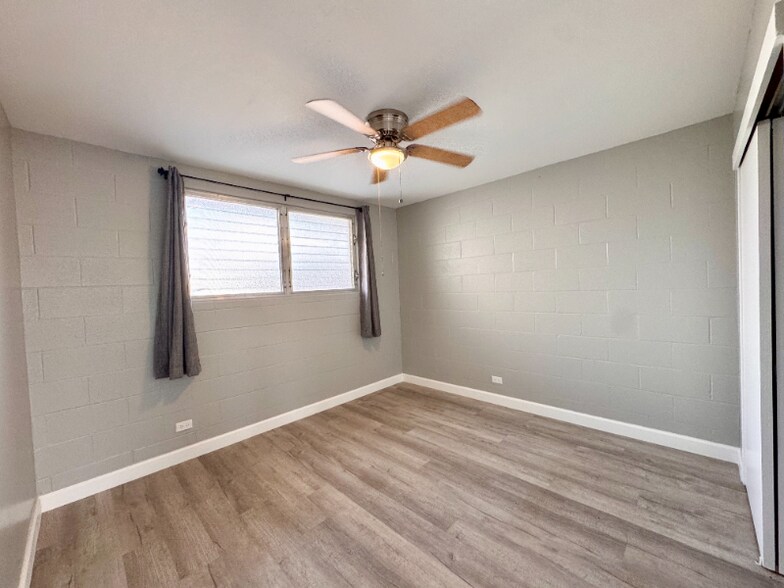 Building Photo - 722 University Ave