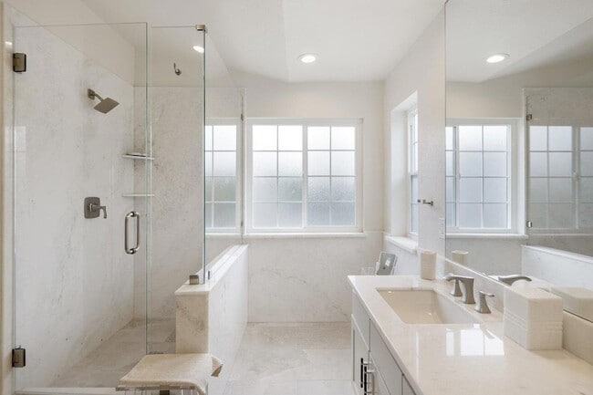 Building Photo - 142 Monaco Dr