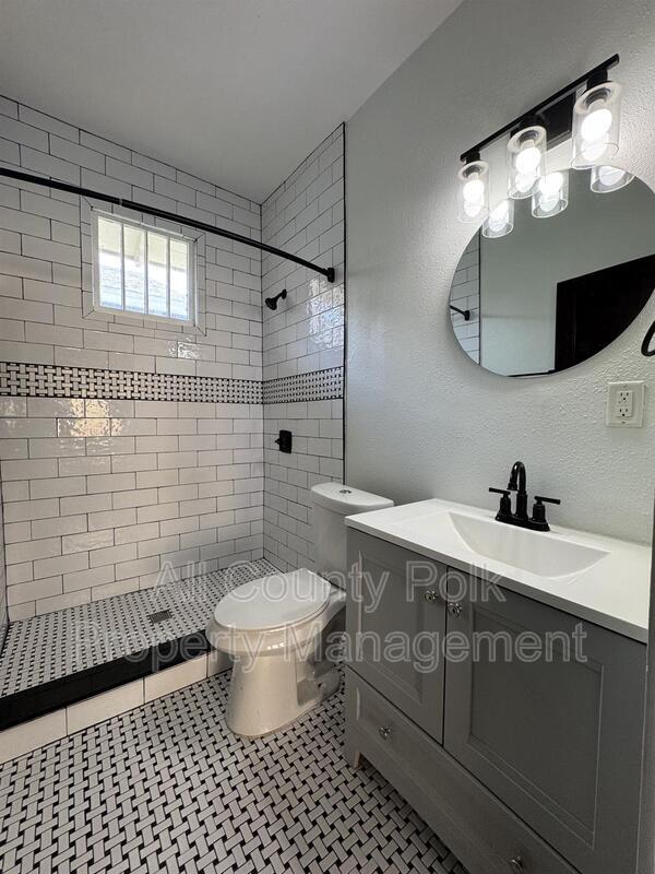 Building Photo - 202 W Belmar St