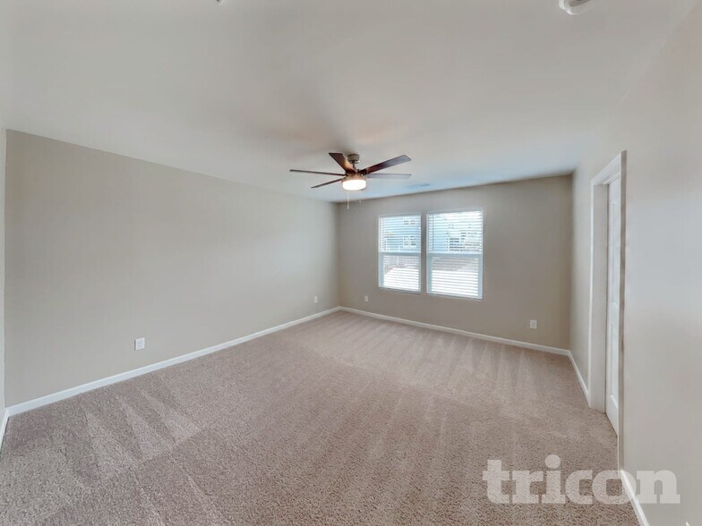 Building Photo - 247 W Millbrook Dr