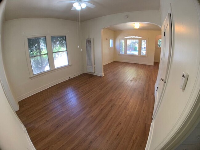 Building Photo - 4109 La Salle Ave