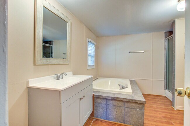 Building Photo - 756 Seaman Ln