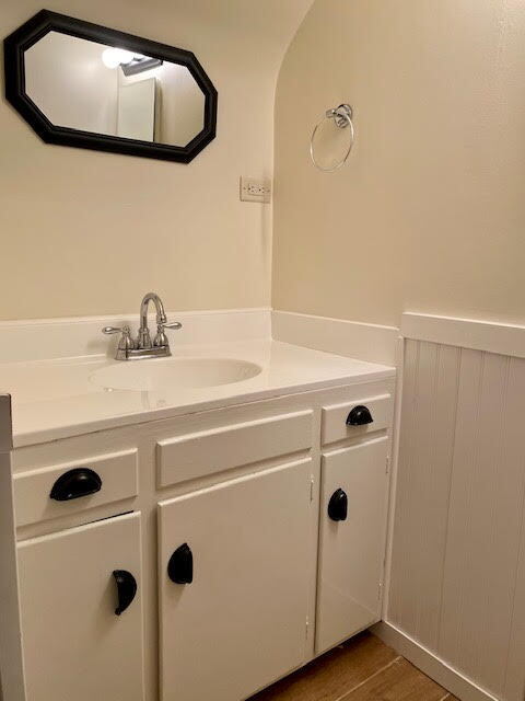 Building Photo - 1 Bed 1 Bath Apartment in Peaceful Setting