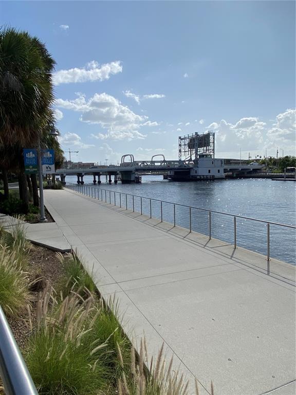 Building Photo - 1501 Doyle Carlton Dr