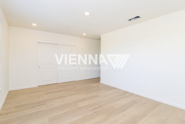 Building Photo - 8006 Quiet Knolls Dr