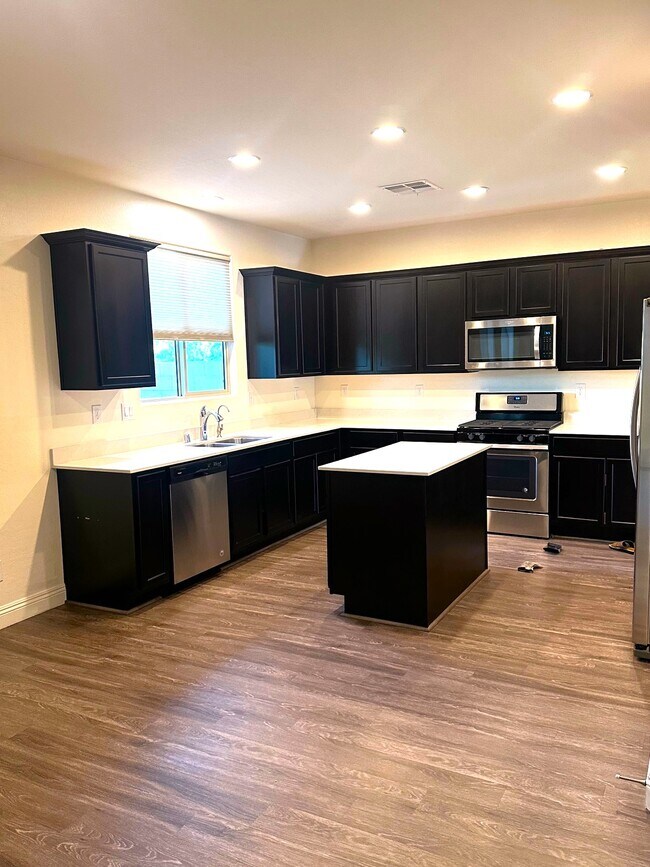 Building Photo - 6654 Ivory Dove Ct