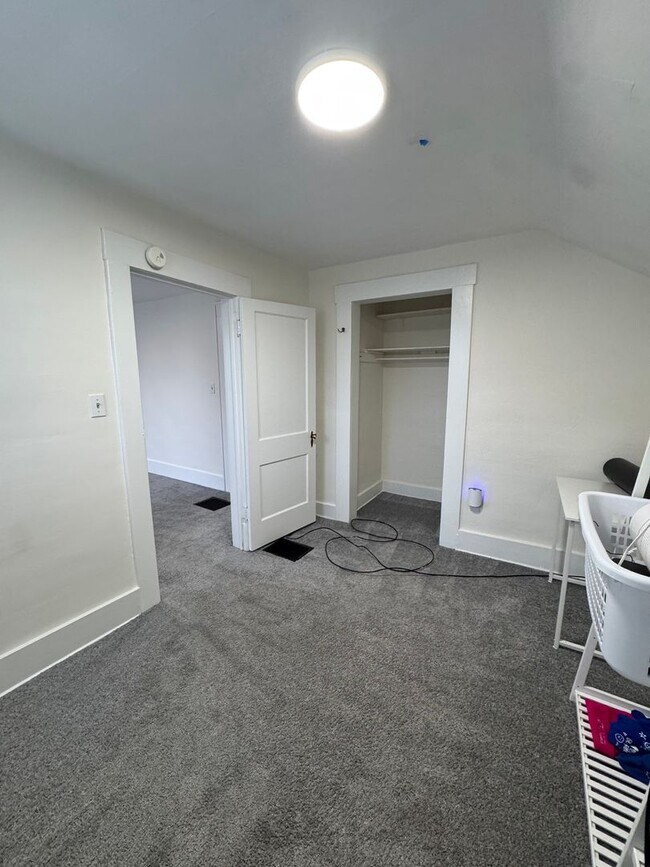 Building Photo - 4-Bedroom Near U-M with Bonus Room | Big Yard & Front Porch | On-site Laundry