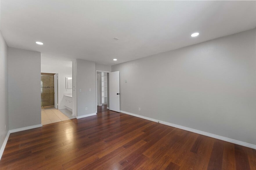 Building Photo - 10805 Camino Ruiz