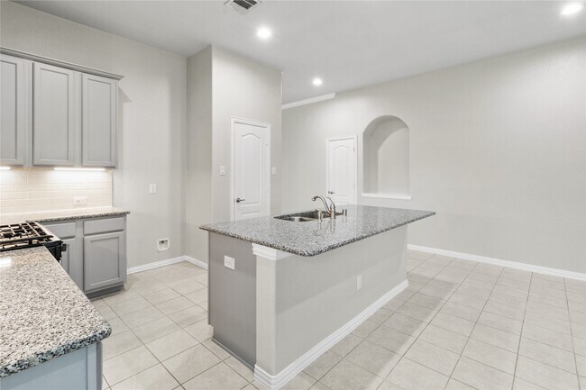 Building Photo - 131 San Jacinto Dr