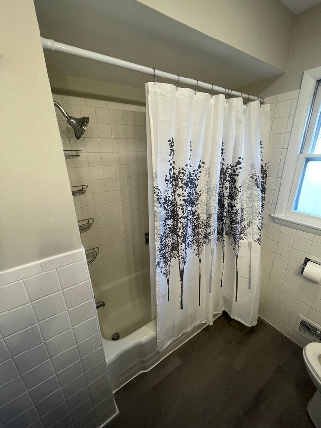 main bathroom - 630 Wilson Dr