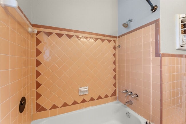 Building Photo - 6148 Indigo St