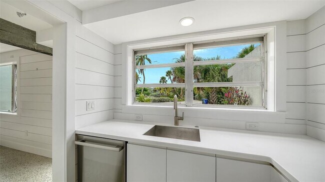 Building Photo - 7665 Sanderling Rd