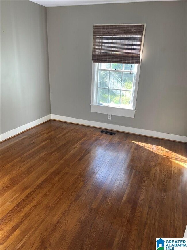 Building Photo - 712 47th Way S