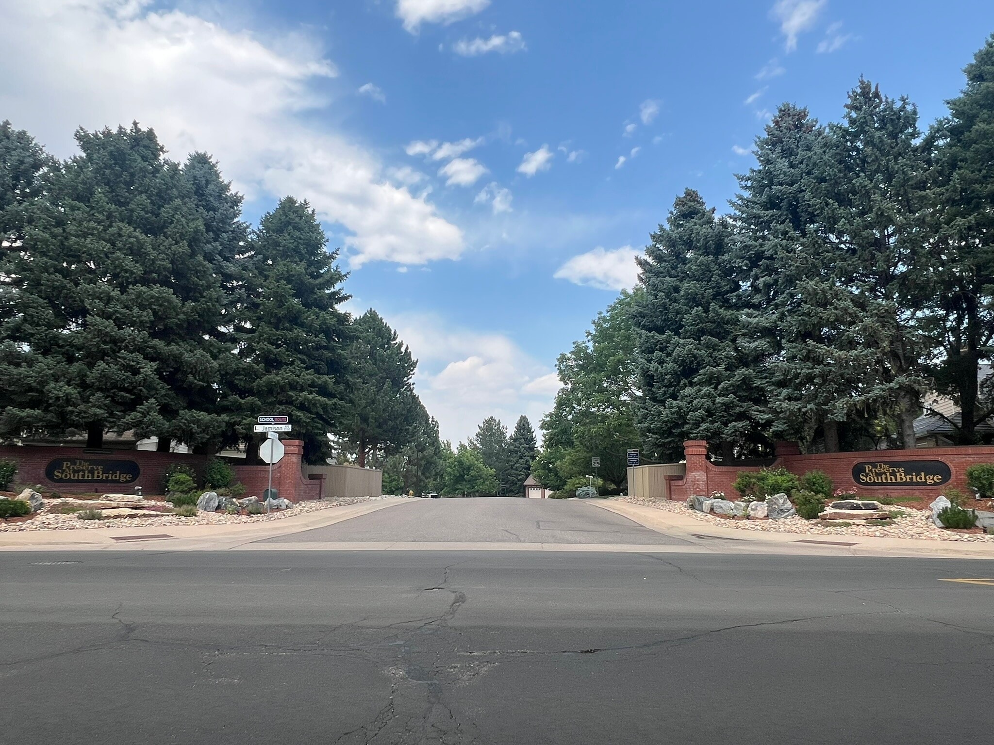 Building Photo - 7710 S Hickory Pl